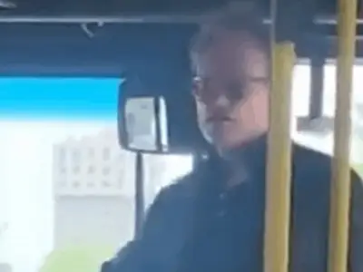 Watch: Brookline native Conan O’Brien spotted riding the bus in Cambridge